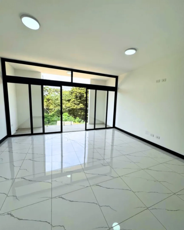 CASA EN VENTA EN ZONA 16  HACIENDA REAL PARA ESTRENAR