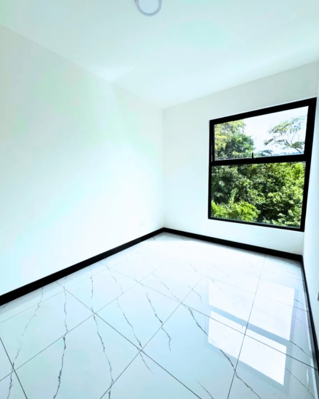 CASA EN VENTA EN ZONA 16  HACIENDA REAL PARA ESTRENAR