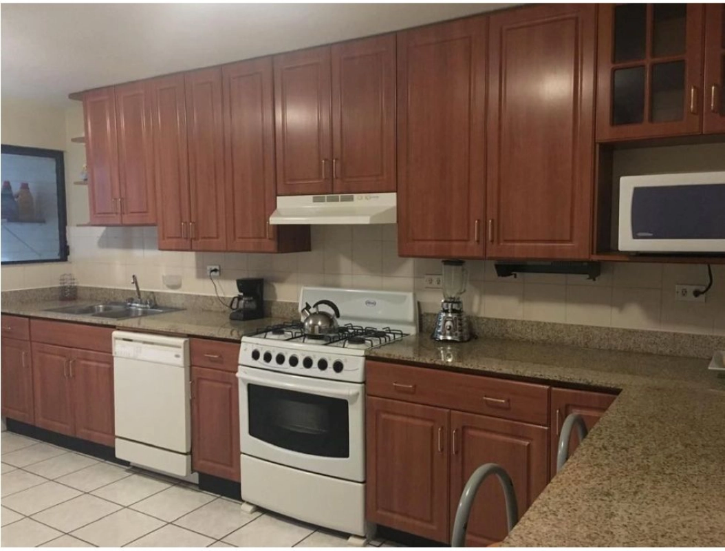 Venta de casa en km 16.5 carretera a Olmeca en Condominio Victoria