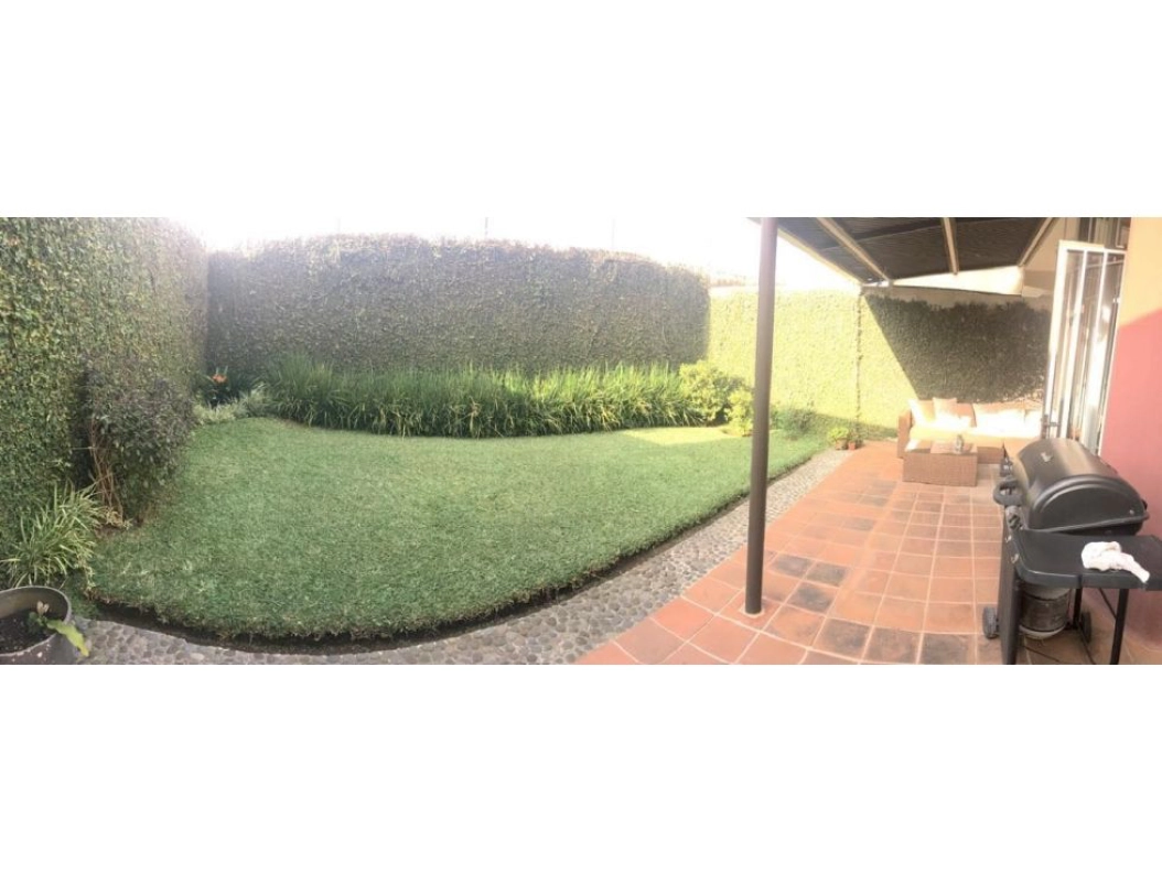 Venta de casa en km 16.5 carretera a Olmeca en Condominio Victoria