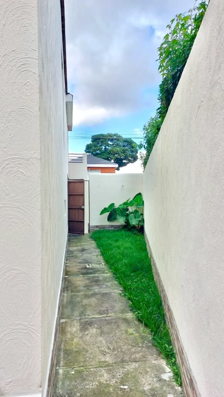 Zona 7 de Mixco • Casa de esquina en renta • Condominio Bosques del Encinal 2