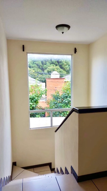 Zona 7 de Mixco • Casa de esquina en renta • Condominio Bosques del Encinal 2