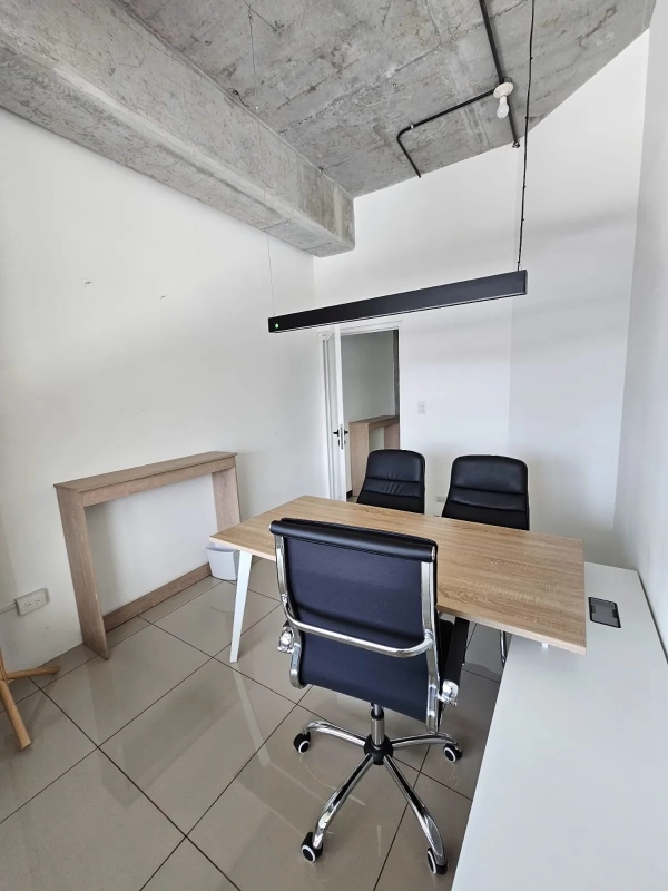 Oficina Equipada en Renta Zona 10