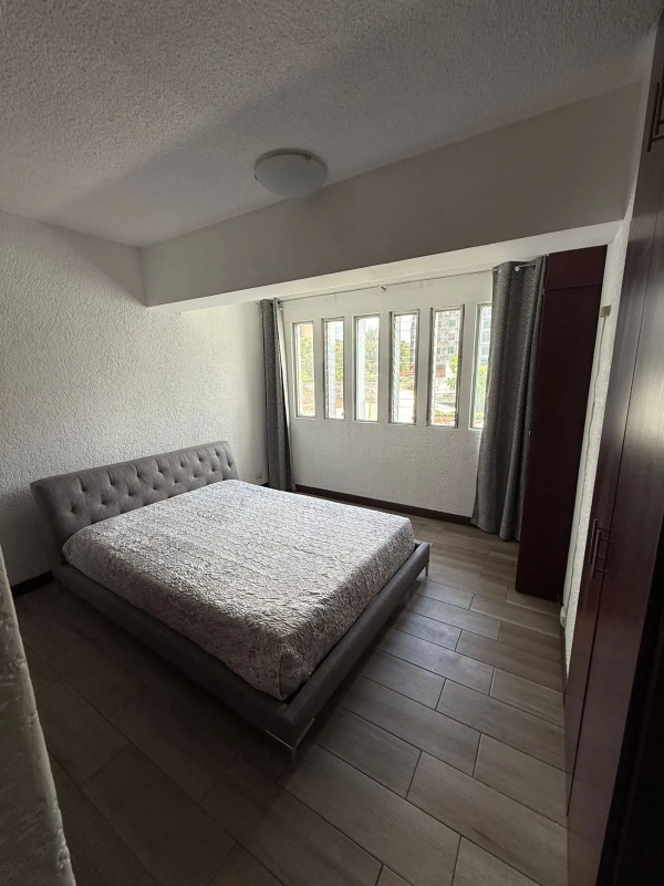 Apartamento amueblado en renta zona 13 – Por El Monumento del Papa