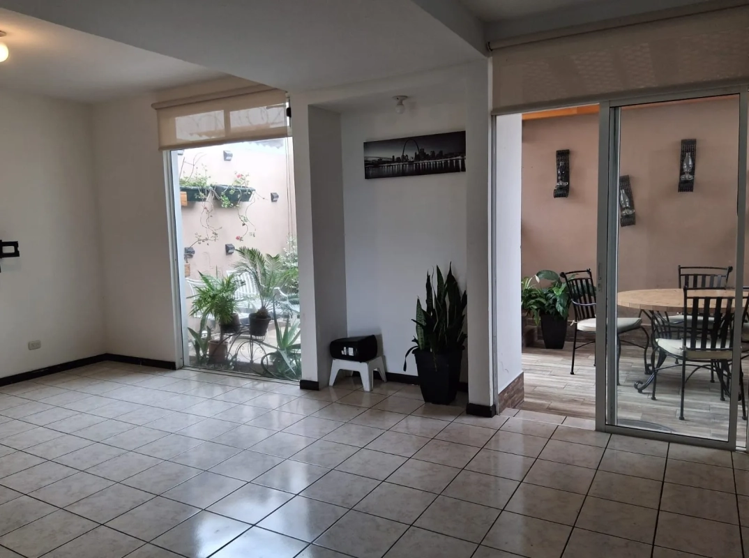 Cañadas del Naranjo: 4 habitaciones, 3.5 baños Q7,000