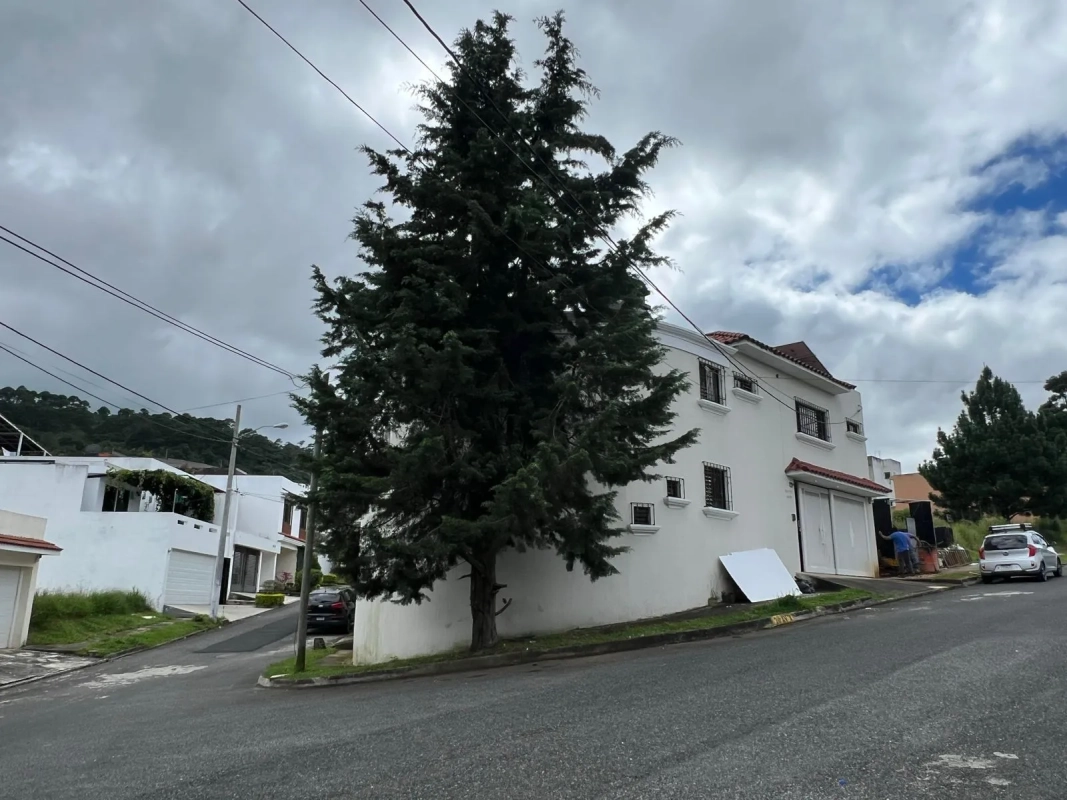 CASA EN VENTA EN HACIENDA REAL, Z.16