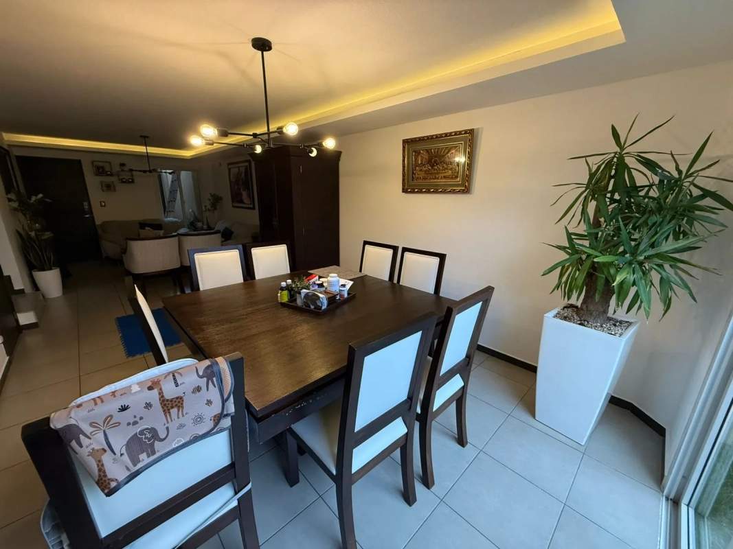 CASA EN VENTA EN CUMBRES DE LA ARBOLEDA CAES.