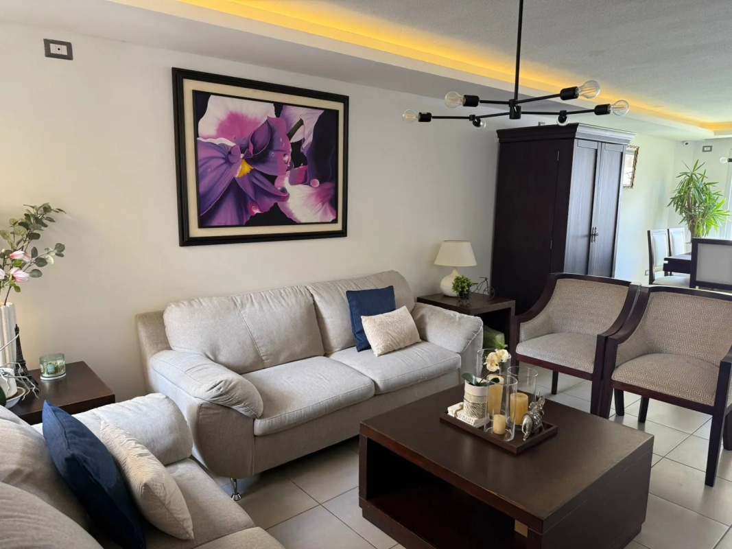 CASA EN VENTA EN CUMBRES DE LA ARBOLEDA CAES.