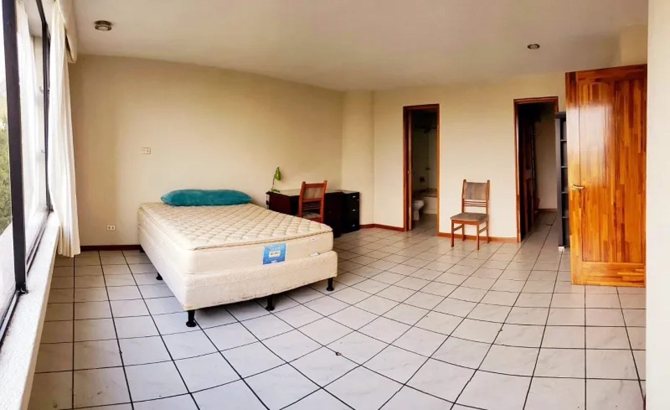 Venta de apartamento en zona 15 Vh2 Maria del Alma amplio 3 dormitorios