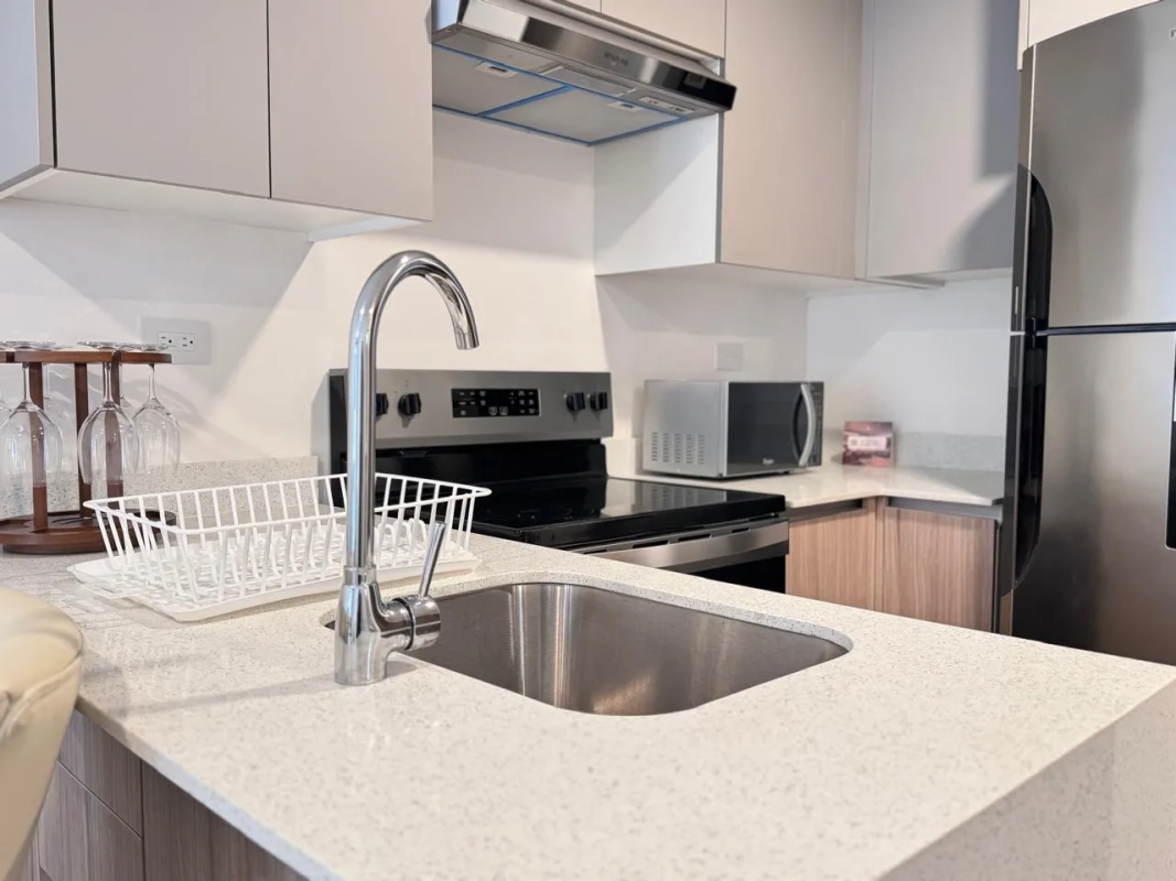 ALQUILO APARTAMENTO ZONA 14, AMUEBLADO