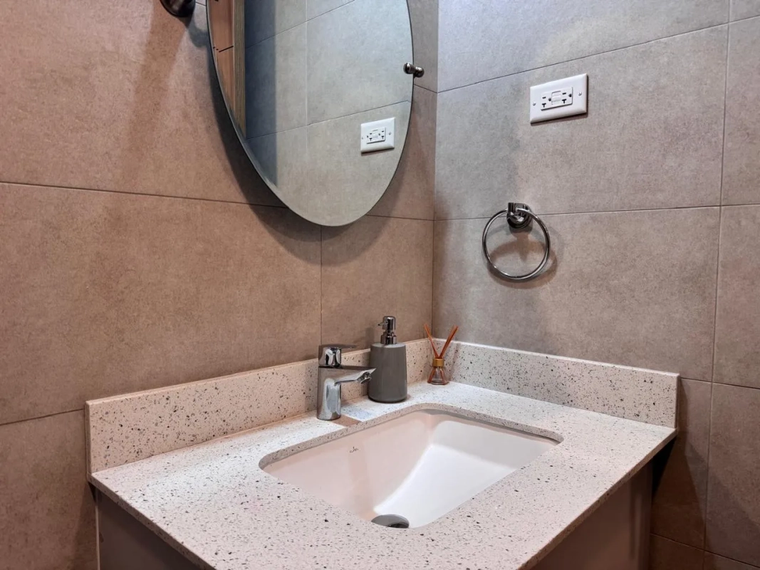 ALQUILO APARTAMENTO ZONA 14, AMUEBLADO