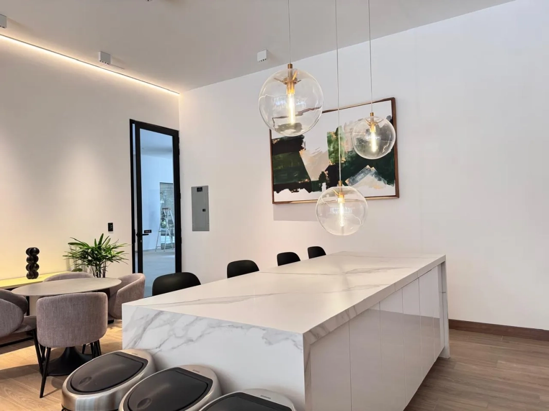 ALQUILO APARTAMENTO ZONA 14, AMUEBLADO