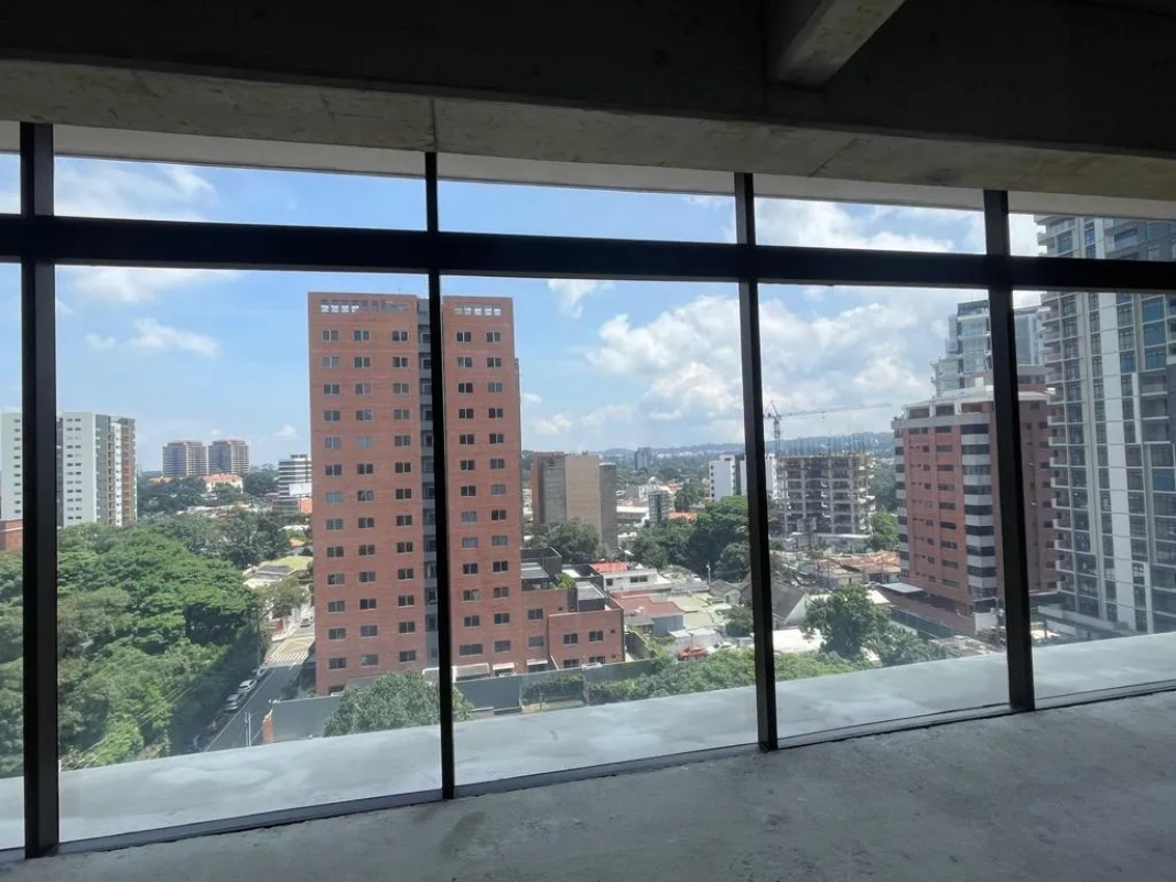ALQUILO OFICINA ZONA 10, PARA ESTRENAR