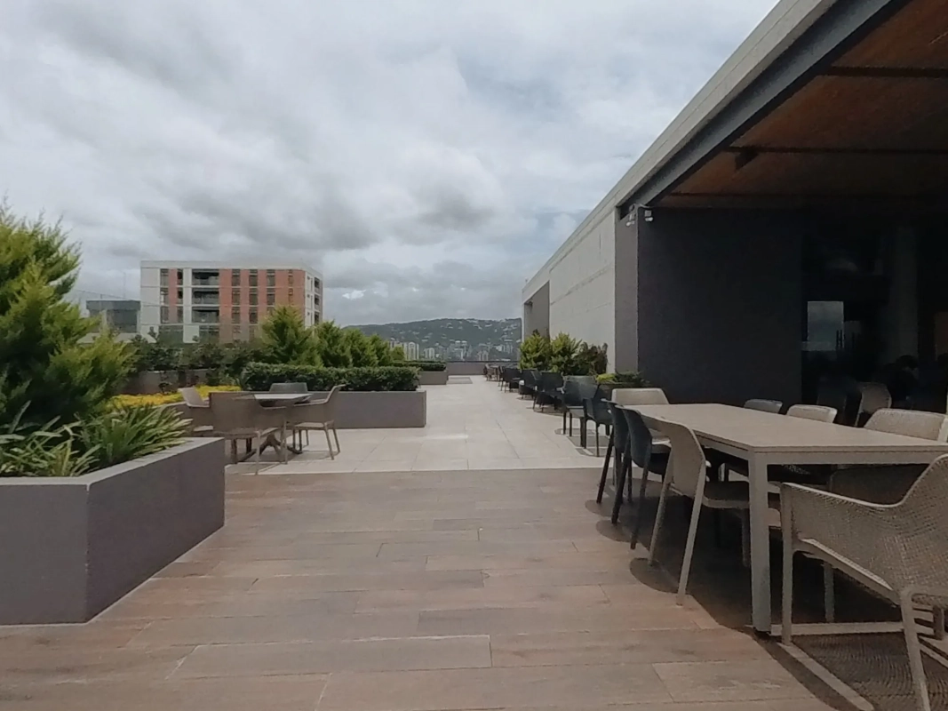 ALQUILO OFICINA ZONA 10, PARA ESTRENAR