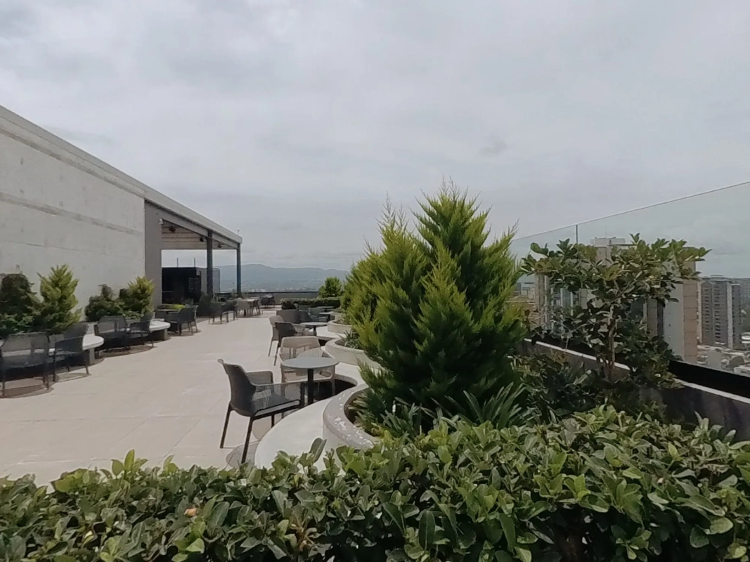 ALQUILO OFICINA ZONA 10, PARA ESTRENAR