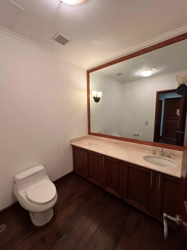 Hermoso y amplio apartamento en Tadeus Zona 14