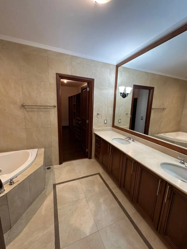 Hermoso y amplio apartamento en Tadeus Zona 14