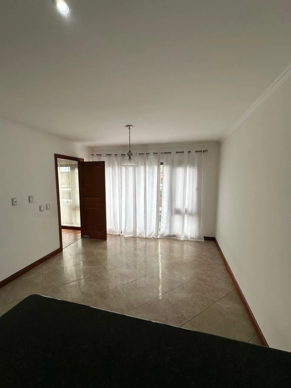 Hermoso y amplio apartamento en Tadeus Zona 14