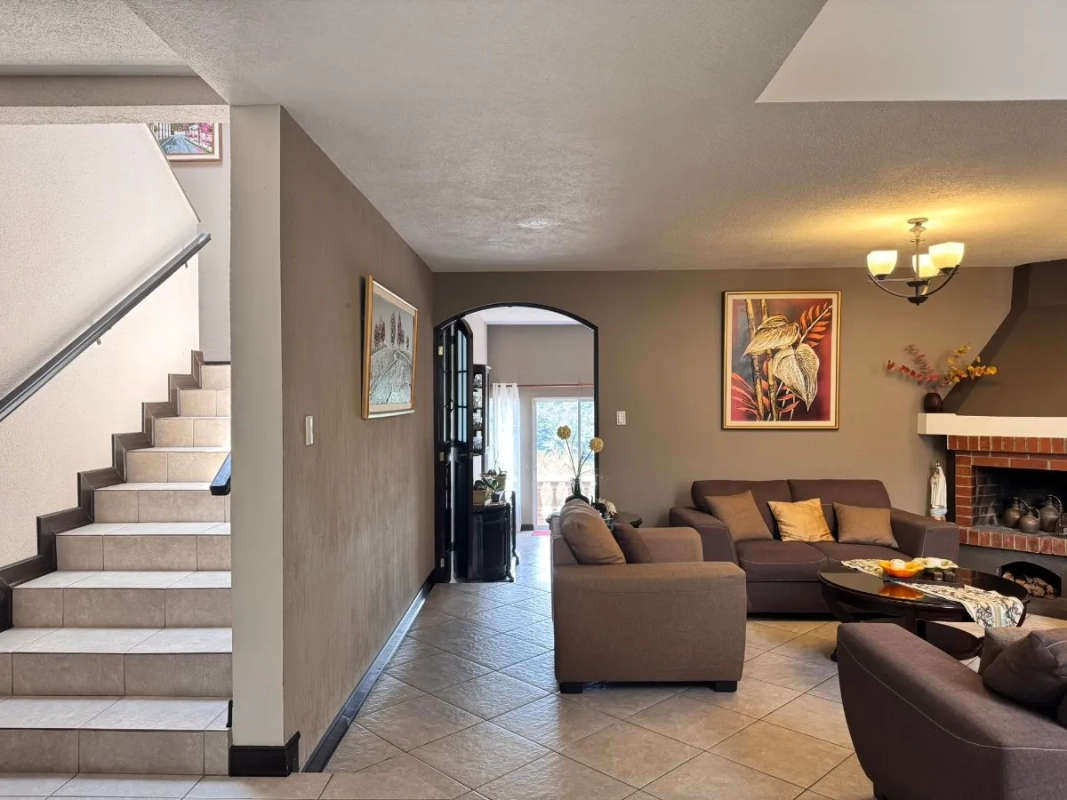 VENTA CASA CARRETERA A EL SALVADOR, AMPLIA