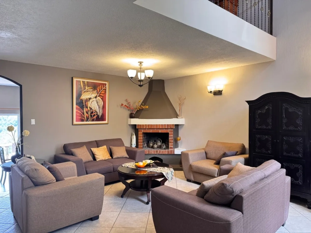 VENTA CASA CARRETERA A EL SALVADOR, AMPLIA