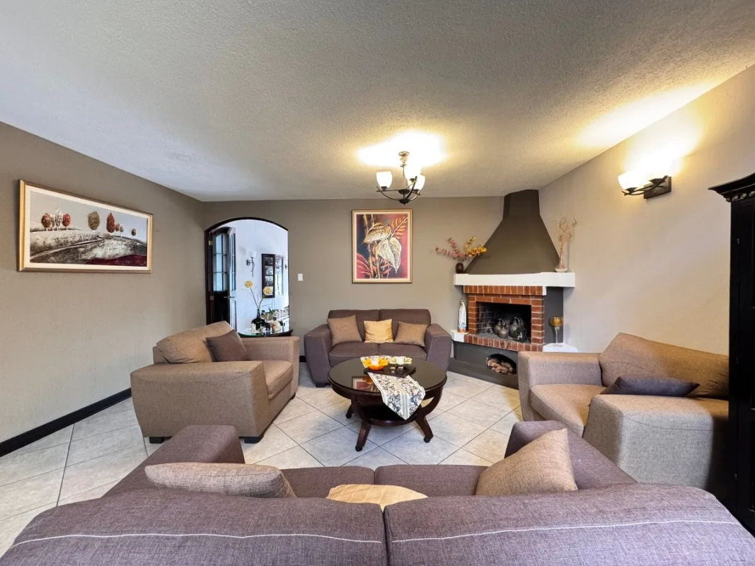 VENTA CASA CARRETERA A EL SALVADOR, AMPLIA