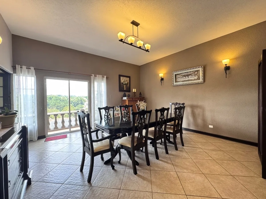 VENTA CASA CARRETERA A EL SALVADOR, AMPLIA