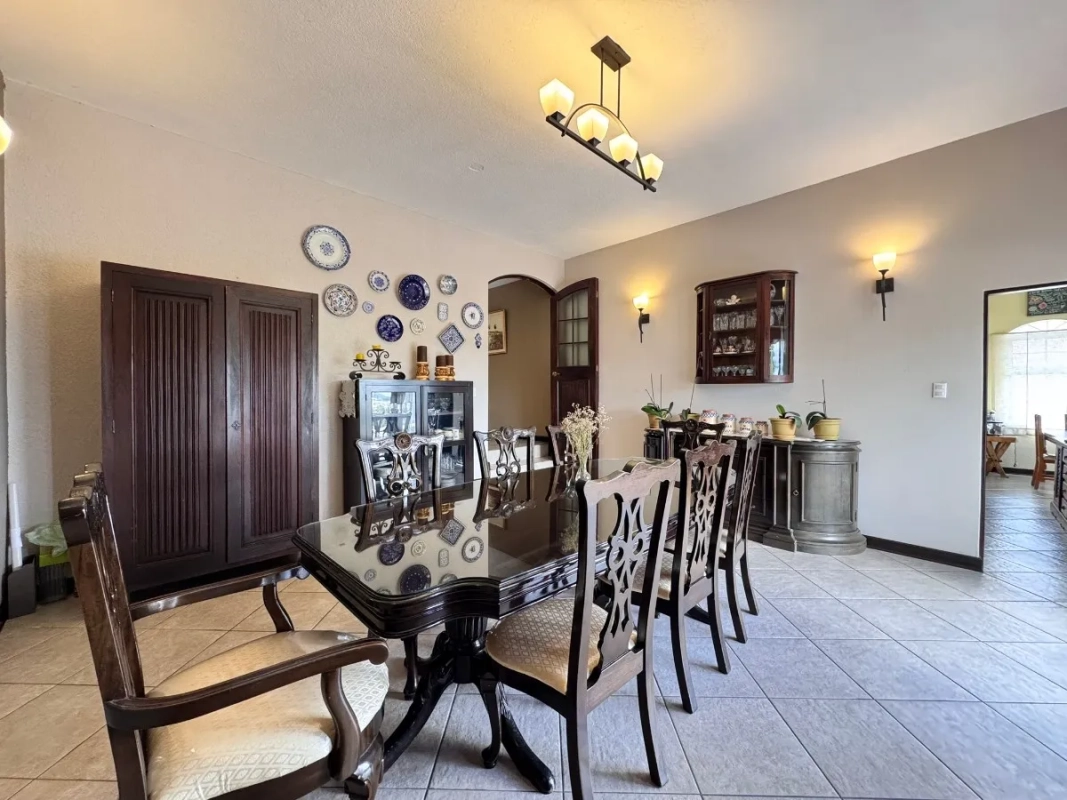 VENTA CASA CARRETERA A EL SALVADOR, AMPLIA