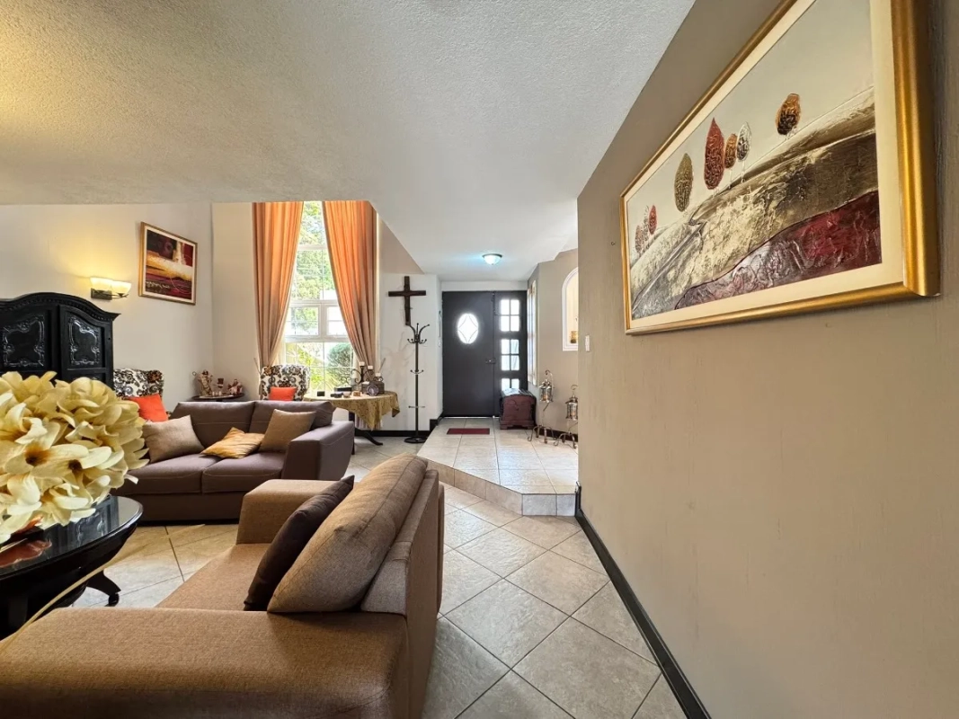 VENTA CASA CARRETERA A EL SALVADOR, AMPLIA