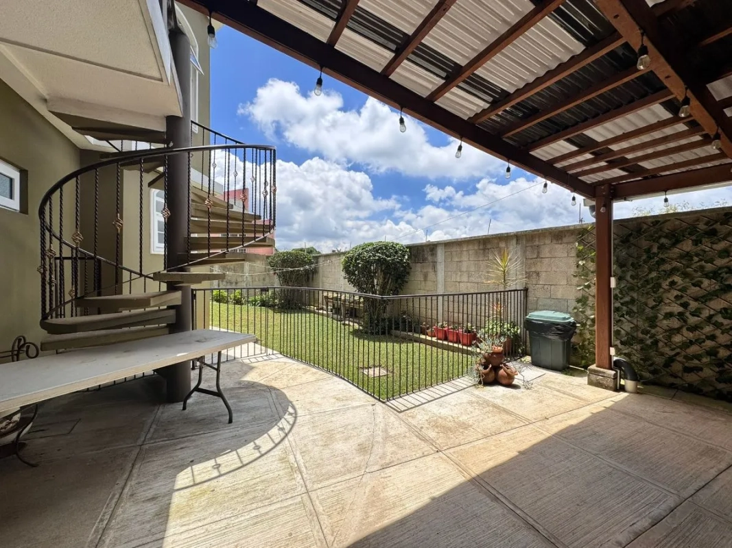 VENTA CASA CARRETERA A EL SALVADOR, AMPLIA