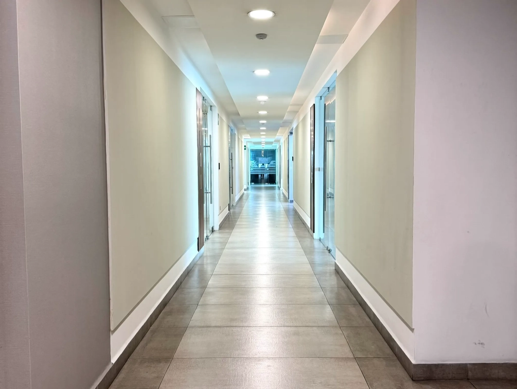 ALQUILER OFICINA ZONA 15, PARA ESTRENAR