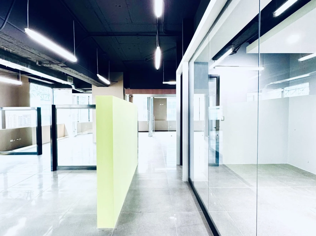 ALQUILER OFICINA ZONA 14, EUROPLAZA