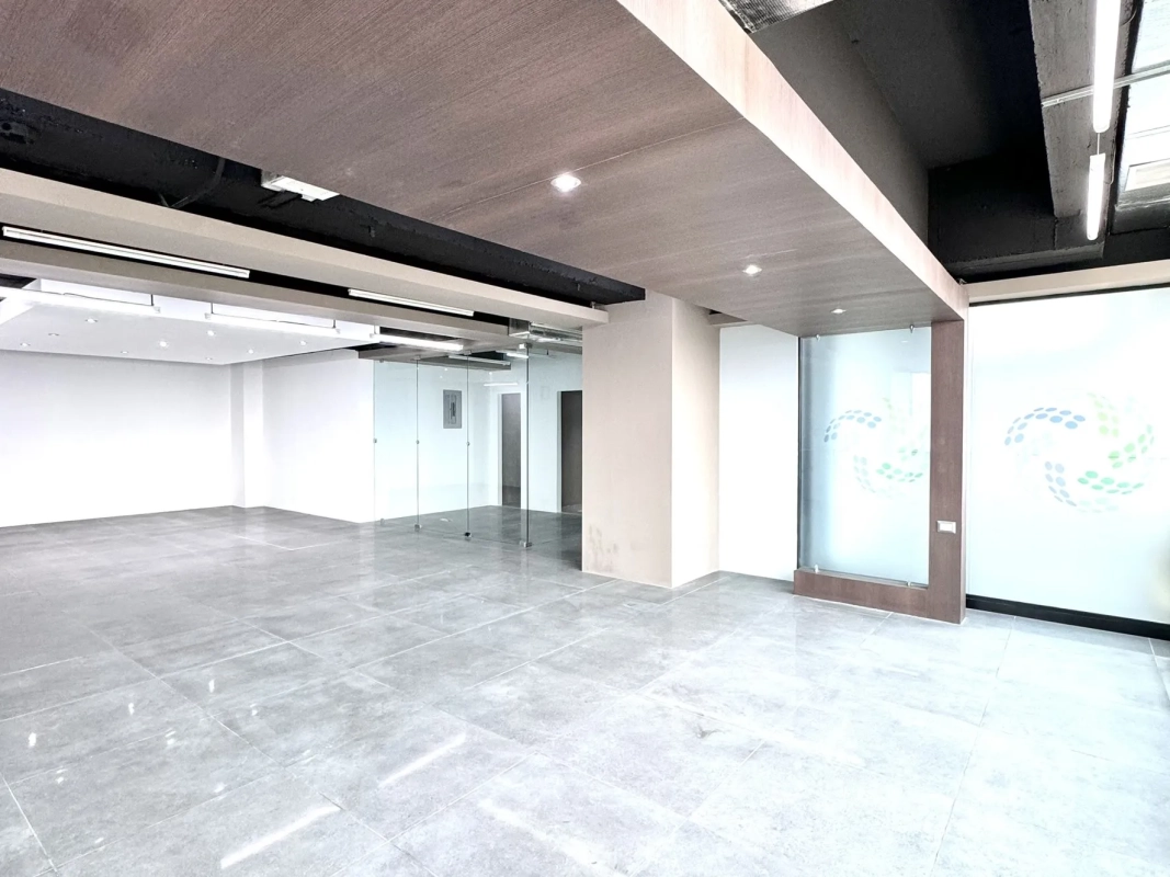 ALQUILER OFICINA ZONA 14, EUROPLAZA