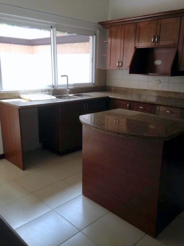 Casa en Renta zona 10 / Reina Sofía