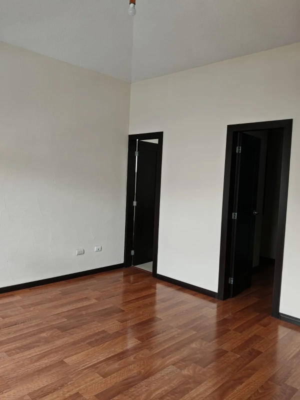 🏡 Casa en Venta – Las Luces del Encinal, Zona 7 de Mixco