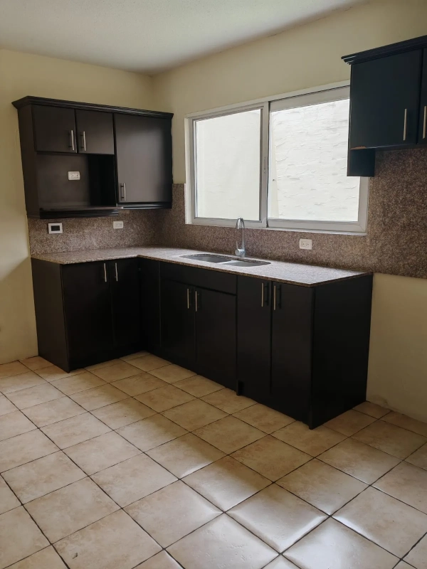 🏡 Casa en Venta – Las Luces del Encinal, Zona 7 de Mixco