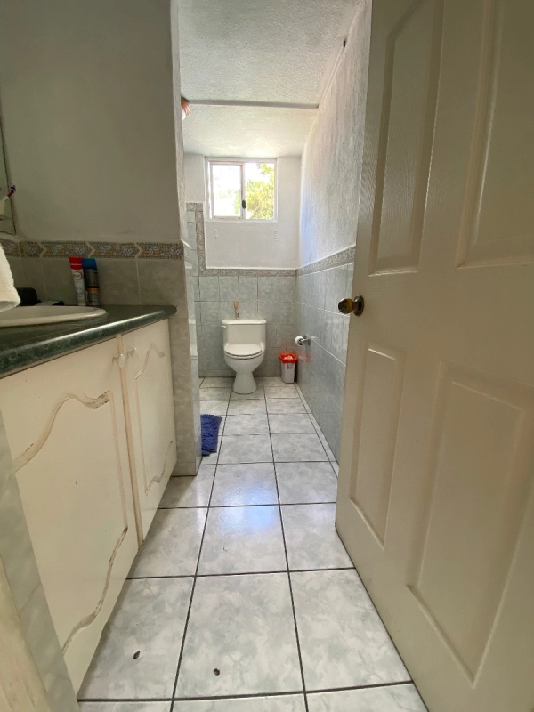 INVERSIONISTAS / casa de dos niveles Villas del Pinar CAES