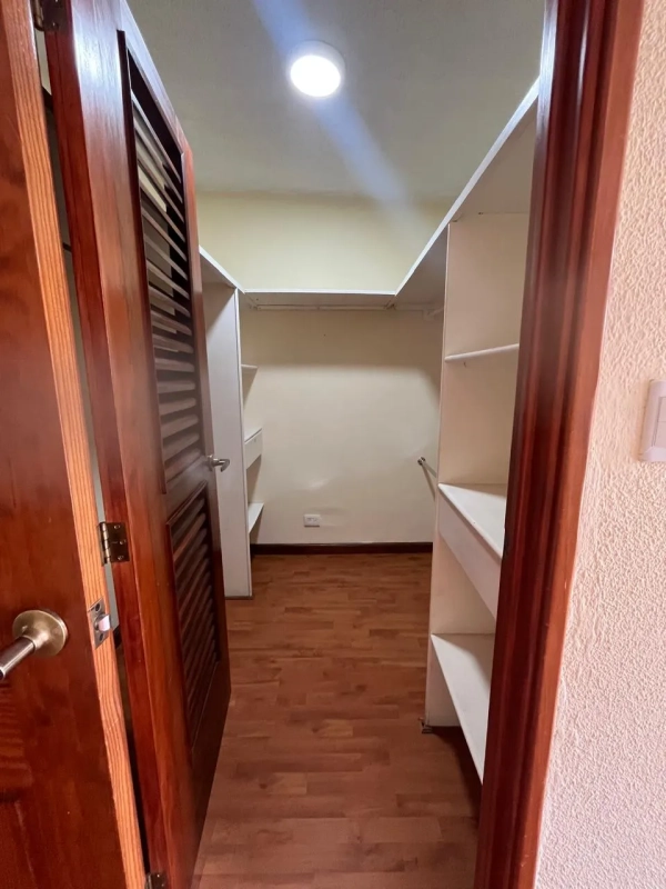 CASA EN VENTA ZONA 14 LA VILLA