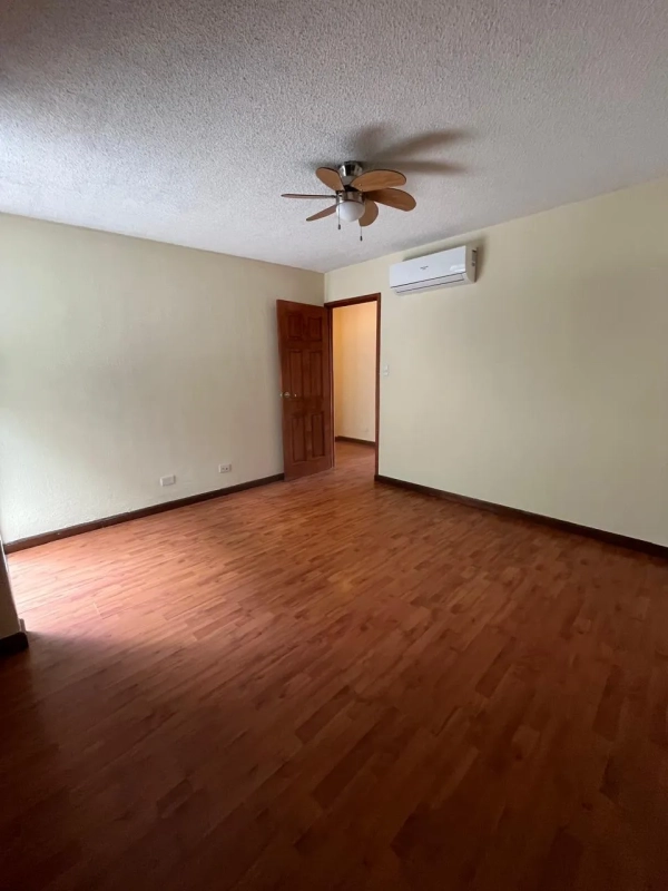 CASA EN VENTA ZONA 14 LA VILLA