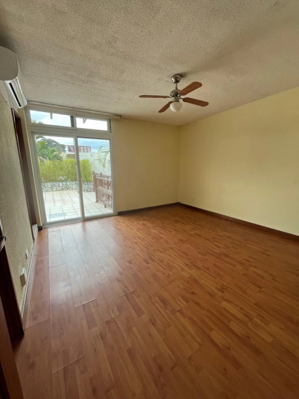 Casa en venta sector La Villa z 14