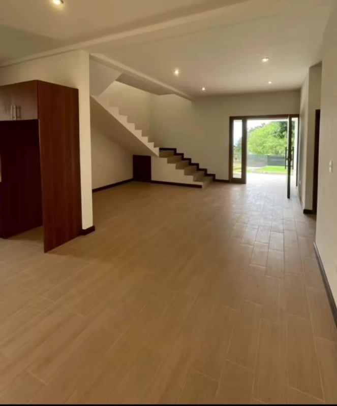 VENDO CASA EN SAN LUCAS SACATEPEQUEZ