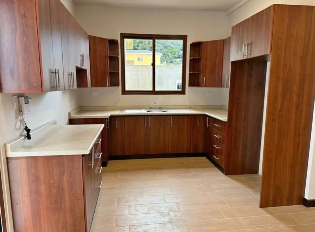 VENDO CASA EN SAN LUCAS SACATEPEQUEZ