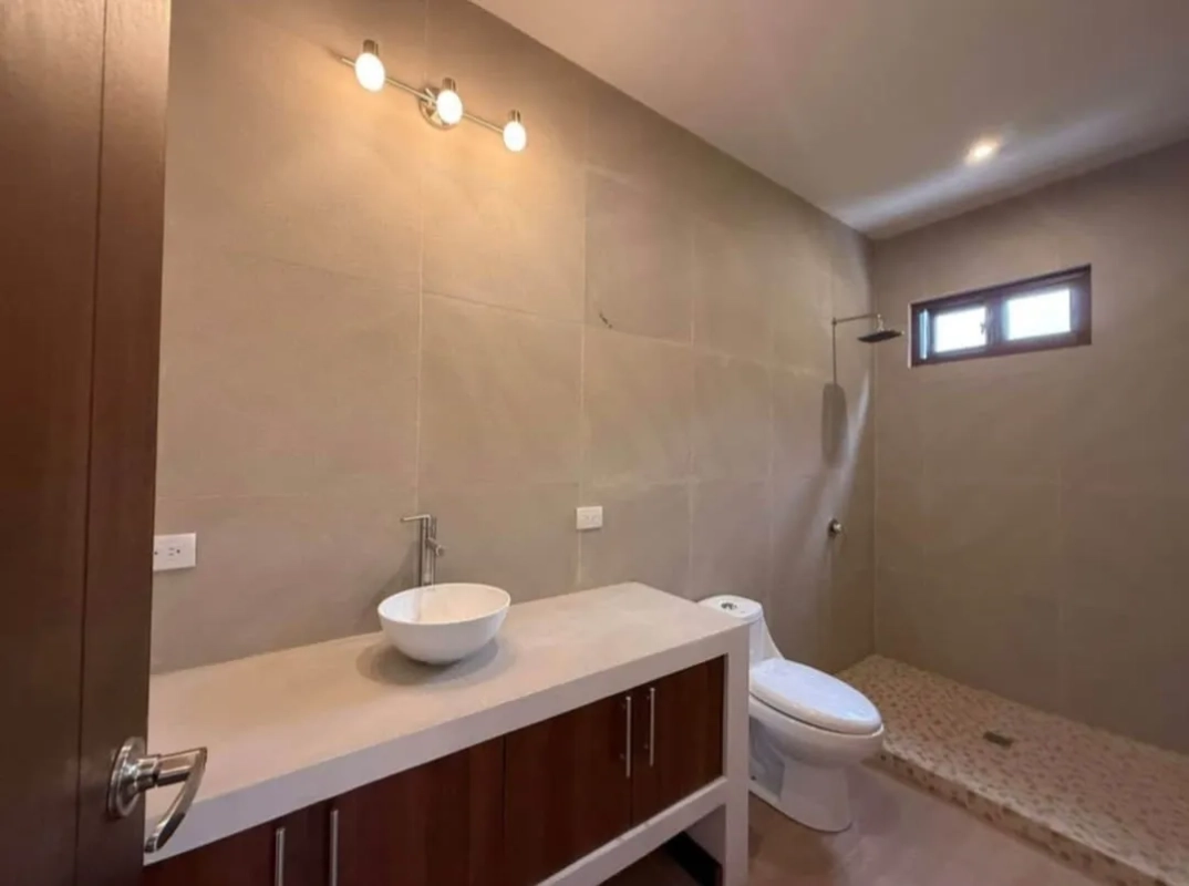 VENDO CASA EN SAN LUCAS SACATEPEQUEZ