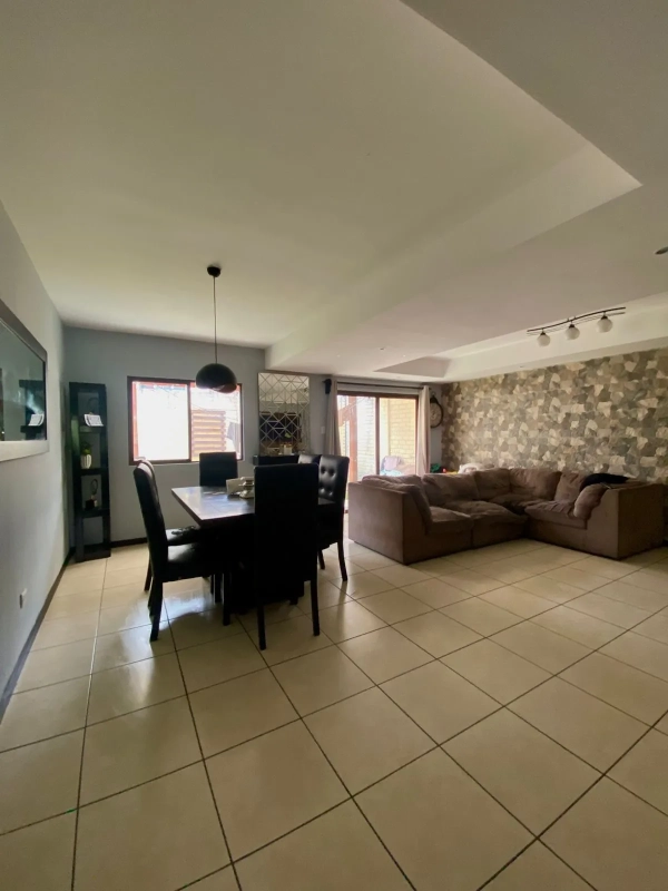 VENDO CASA EN VISTAS DE SAN ISIDRO ZONA 16