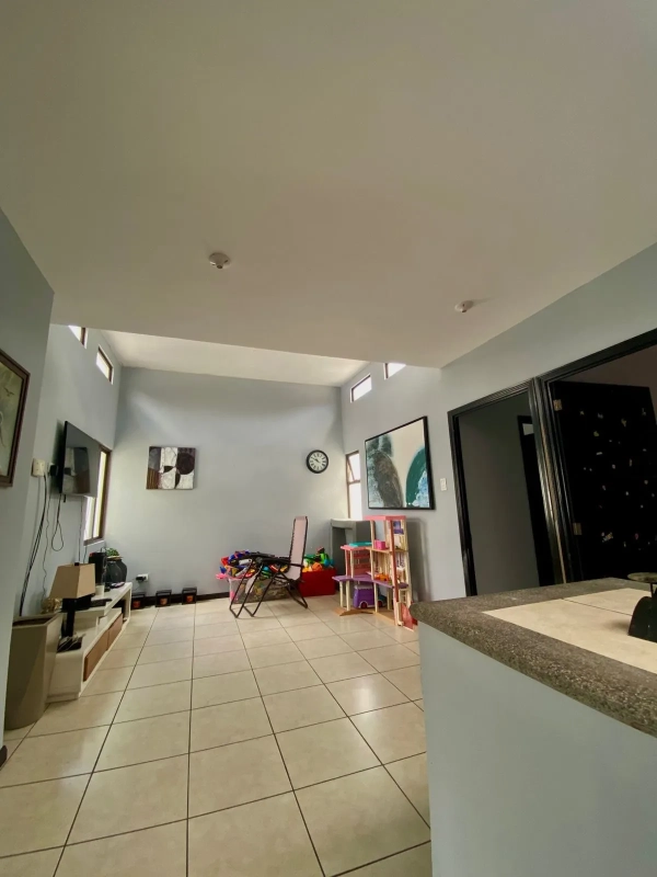 VENDO CASA EN VISTAS DE SAN ISIDRO ZONA 16