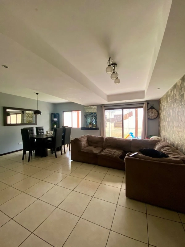 VENDO CASA EN VISTAS DE SAN ISIDRO ZONA 16