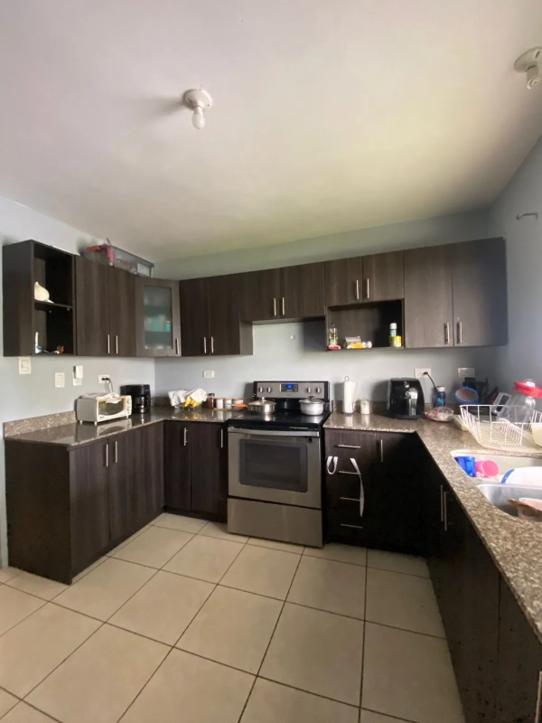 VENDO CASA EN VISTAS DE SAN ISIDRO ZONA 16