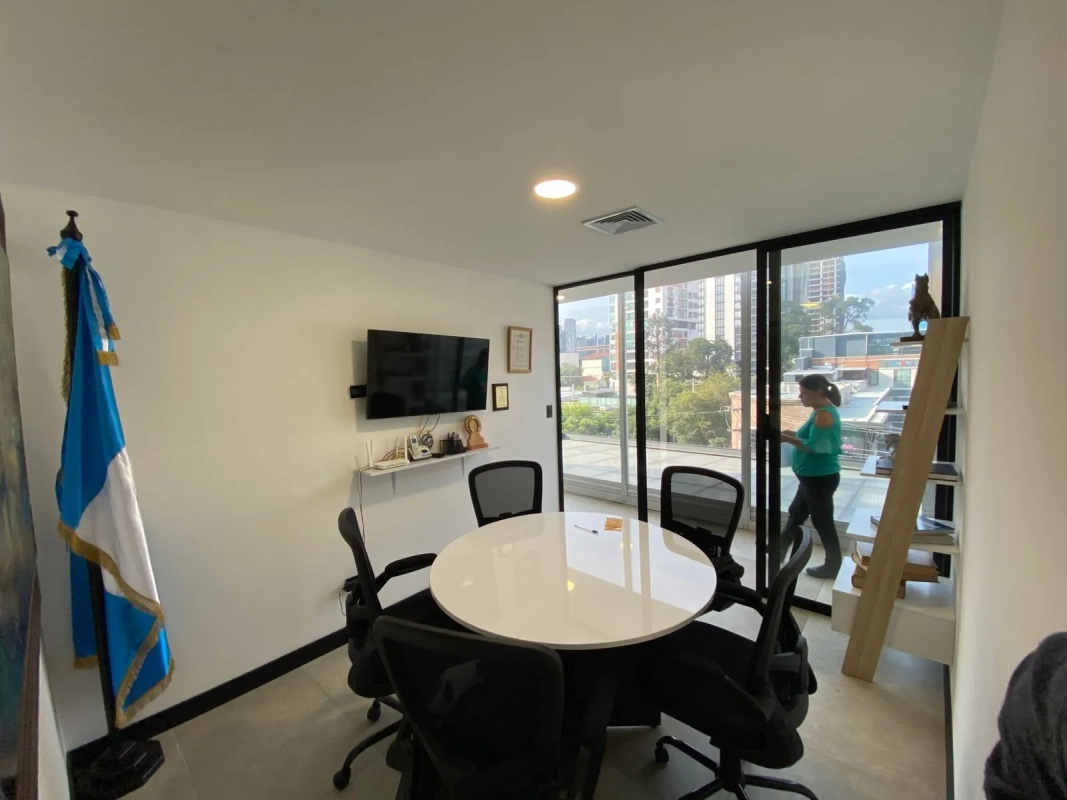 Oficina en Venta en Edificio Vasanta zona 10 - Miniatura 5