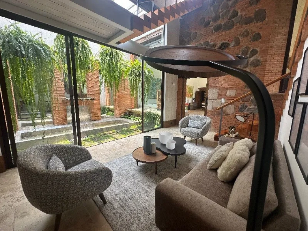 VENDO AMPLIA Y LINDA CASA ANTIGUA GUATEMALA