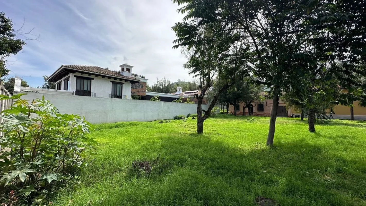 VENDO AMPLIA Y LINDA CASA ANTIGUA GUATEMALA