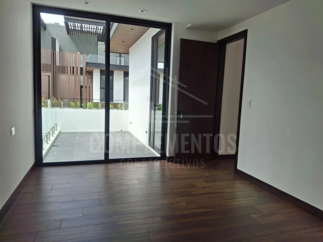 Casa en renta zona 10